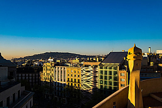 屋顶,加泰罗尼亚,现代主义,建筑师,安东尼高迪,著名,街道,区域,城市,巴塞罗那,西班牙