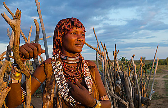 埃塞俄比亚,奥莫低谷,乡村,部落,第一,妻子,微笑,日落,木屋