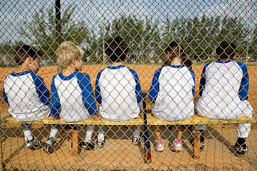 后视图,少年棒球联赛,棒球队,坐,长椅