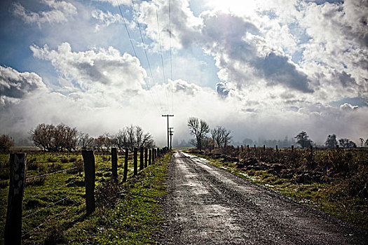 乡村道路,栅栏,云,天空