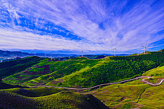 蜿蜒曲折的盘山公路