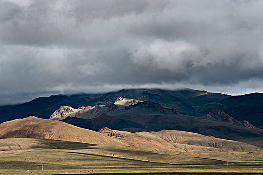 西藏阿里地区山野