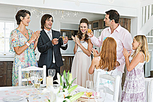 新婚夫妇,享受,客人,聚会
