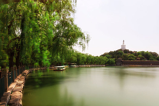 北京北海公园白塔