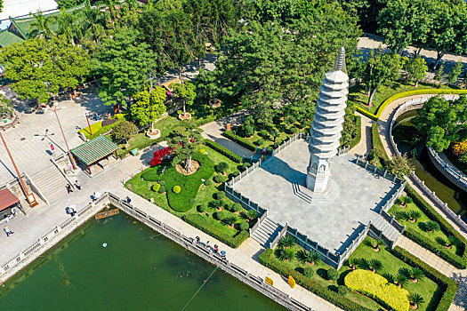 航拍福建厦门五老峰下南普陀寺