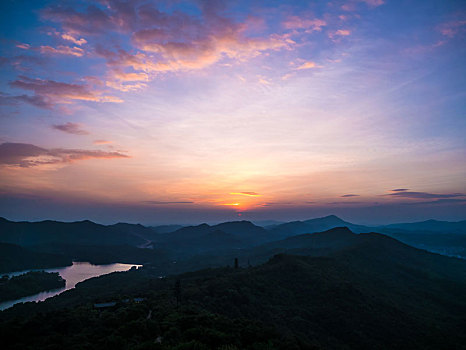 广东惠州高榜山红花湖景区的夕阳景观