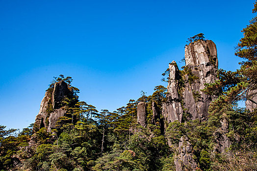 江西上饶三清山西海岸群山