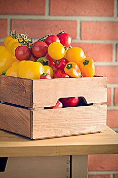 胡椒,西红柿,木盒