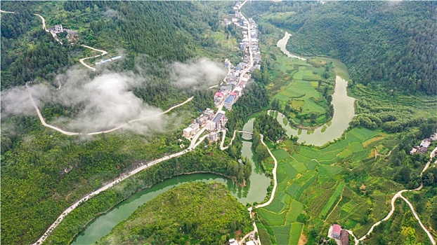 重庆酉阳,山道弯弯乡村新图景