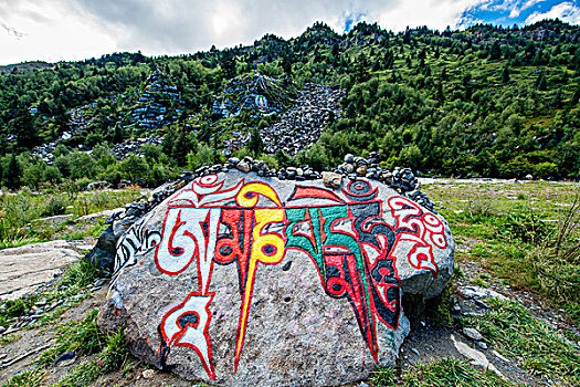 藏区玛尼石上的藏文