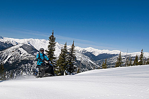一个,两个,骑手,上方,雪上汽车,山脉,靠近,区域,不列颠哥伦比亚省,加拿大
