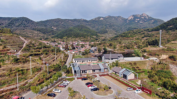 山东省日照市,航拍大山深处的美丽乡村,金秋时节风光旖旎醉游人