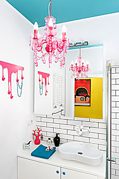 粉色,吊灯,悬吊,淡蓝色,天花板,形状,盥洗池,女性,浴室
