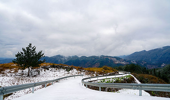 重庆酉阳,立春瑞雪兆丰年