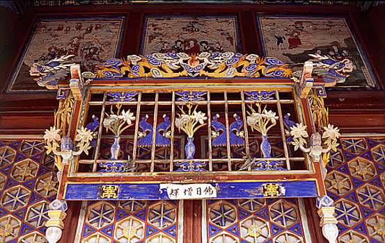 山西五台山南山寺建筑上的彩绘和砖雕