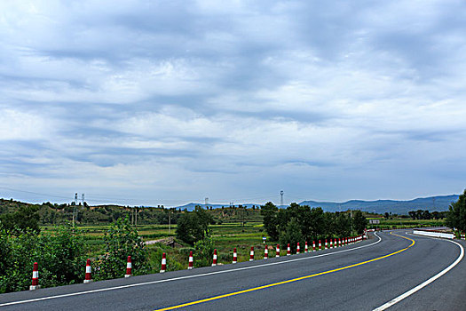 草原上的公路