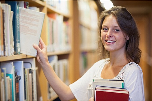 微笑,女学生,选择,书本,图书馆