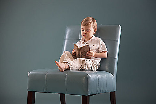 幼儿,坐,大,椅子,安大略省,加拿大