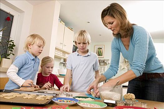 母亲,三个孩子,烘制,饼干