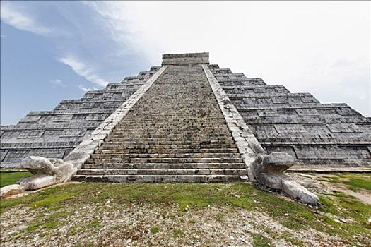 仰视,金字塔,库库尔坎,奇琴伊察,尤卡坦半岛,墨西哥