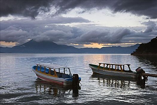 夕阳湖,亚提特兰湖,危地马拉