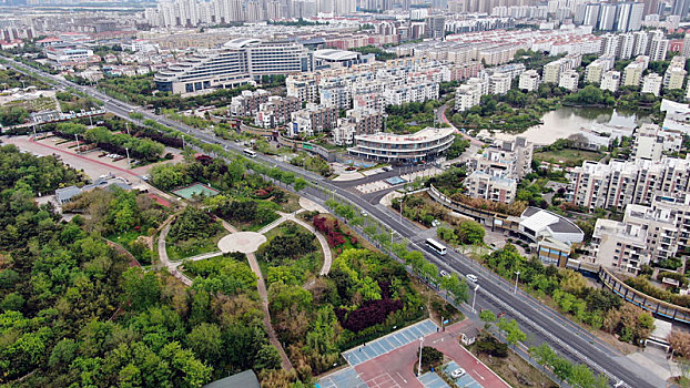 山东省日照市,初夏海滨凉风习习,沙滩洁净海水清澈让人心旷神怡