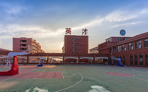 学校操场设施