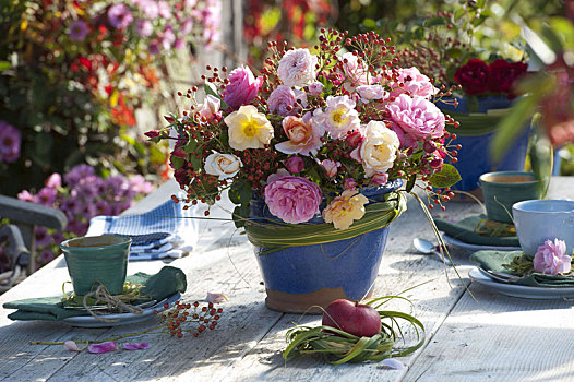 秋季花束,玫瑰,野玫瑰果,蓝色,花瓶