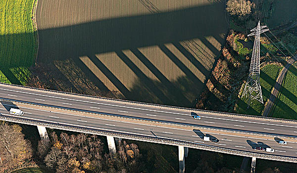 航拍,高速公路,桥,影子,山谷,鲁尔区,北莱茵-威斯特伐利亚,德国,欧洲