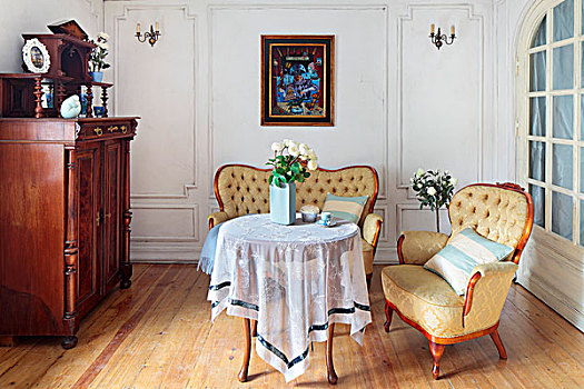 旧式家具,休闲沙发,区域,扶手椅,沙发,弯曲,木质,精美,圆,桌子,半透明,桌布