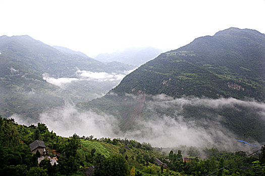 雨中巫山的云雾