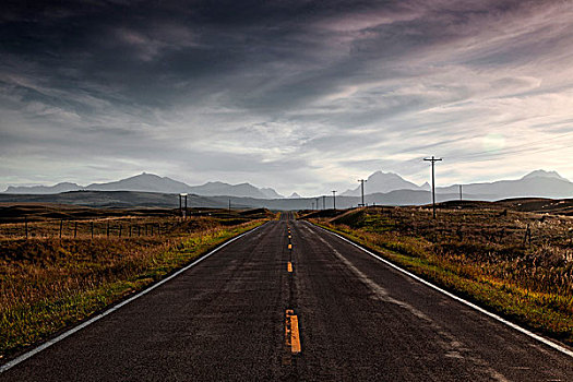 公路,靠近,棕褐色,山,冰川国家公园,背影,蒙大拿,美国,北美