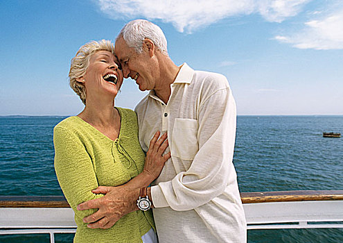 夫妻,搂抱,笑,甲板