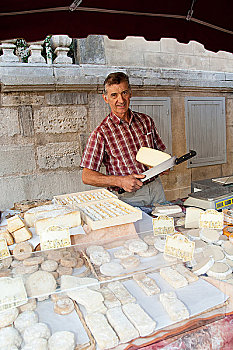 男人,羊奶干酪,市场货摊,法国
