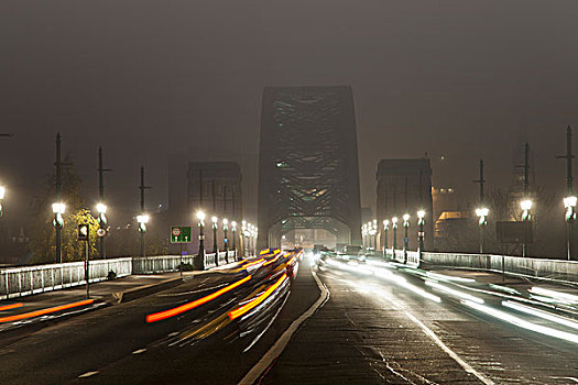 光影,汽车前灯,尾灯,忙碌,道路,桥,夜晚,诺森伯兰郡,英格兰