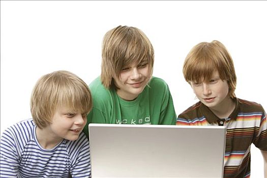 三个男孩,笔记本电脑