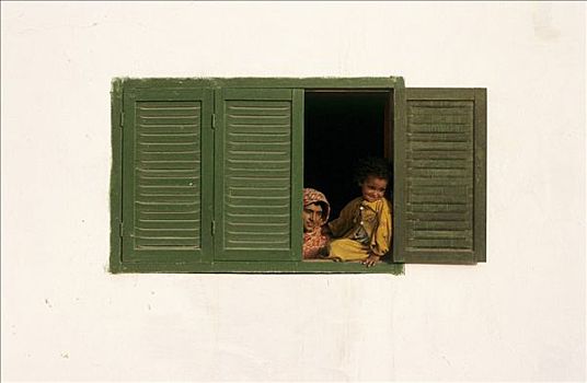 摩洛哥,玛拉喀什,母子,窗边
