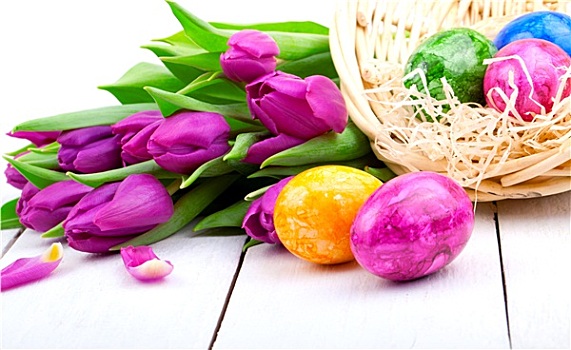 复活节彩蛋,花束,郁金香,白色背景,木质