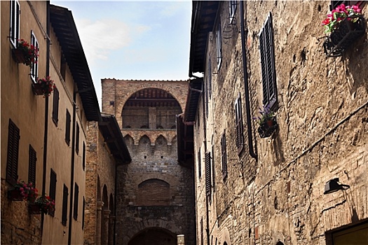 拱形,狭窄街道,圣吉米尼亚诺,托斯卡纳,意大利