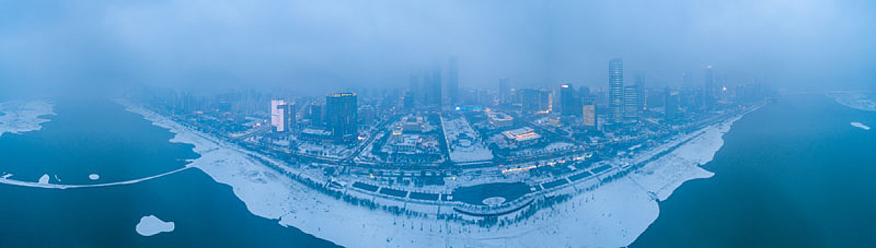 江西南昌红谷滩雪景全景