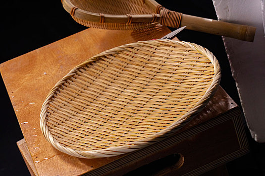 煮面的用具竹箕,是竹子编成的竹器,朴实自然
