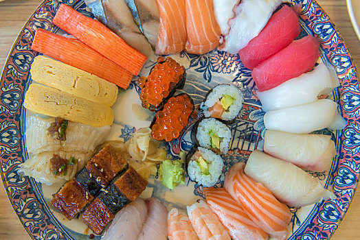 三文鱼,生食,刺身,寿司,虾,盘子,日本料理