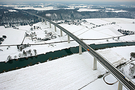 航拍,高速公路,桥,雪地,山谷,雪,鲁尔区,北莱茵威斯特伐利亚,德国,欧洲