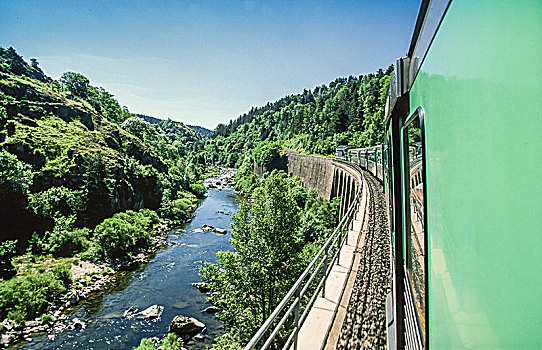 法国,上卢瓦尔省,观光列车,峡谷,河