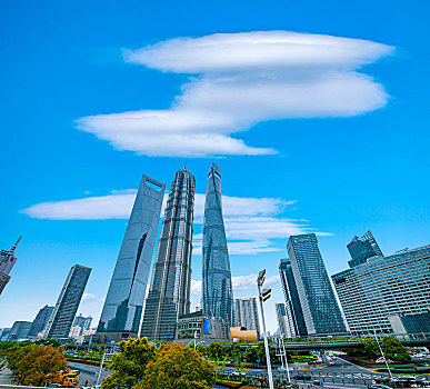 上海市浦東新區(qū)的黃浦江畔陸家嘴