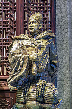 中国山西省临汾市华门景区内明代航海家郑和铜塑像