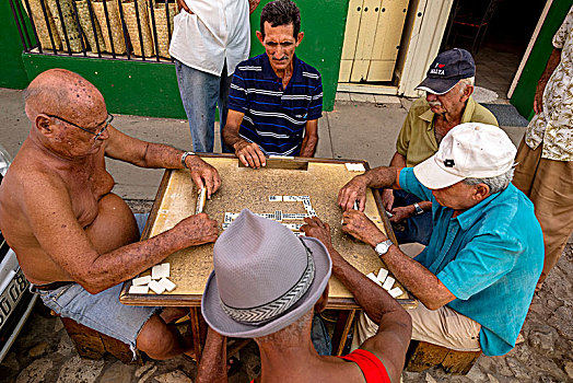 老,古巴人,玩,多米诺骨牌,桌子,街上,特立尼达,古巴