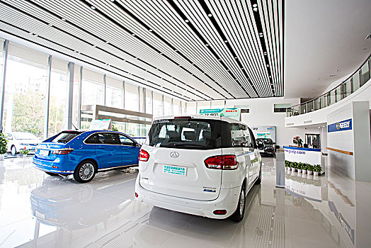 新能源汽车,充电桩,绿色能源,汽车4s店,销售,展示厅