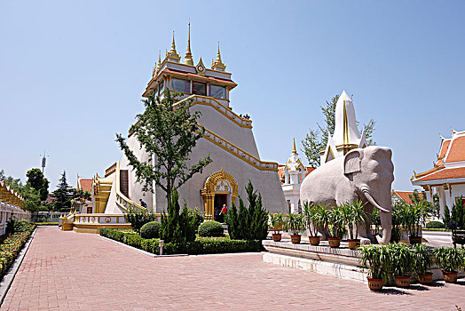 建在中国的缅甸泰国寺庙