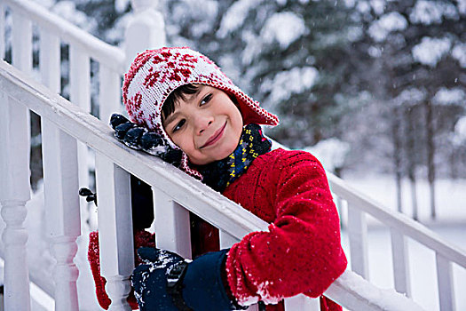男孩,搂抱,栏杆,雪中